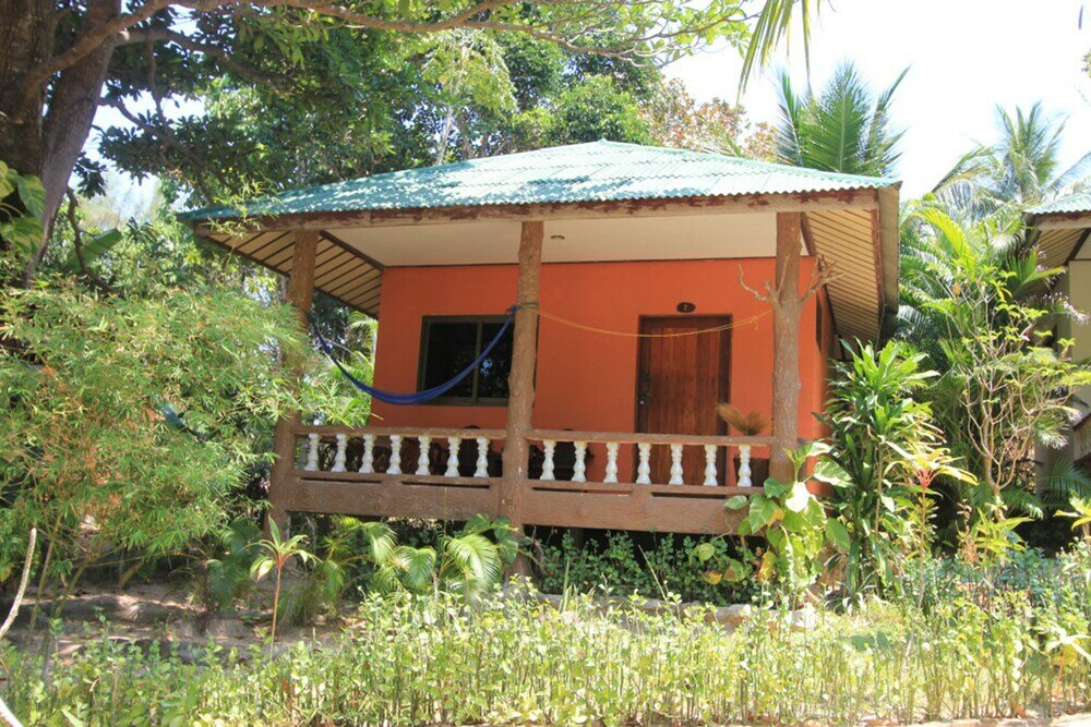 Фото Chomjan Beach Resort