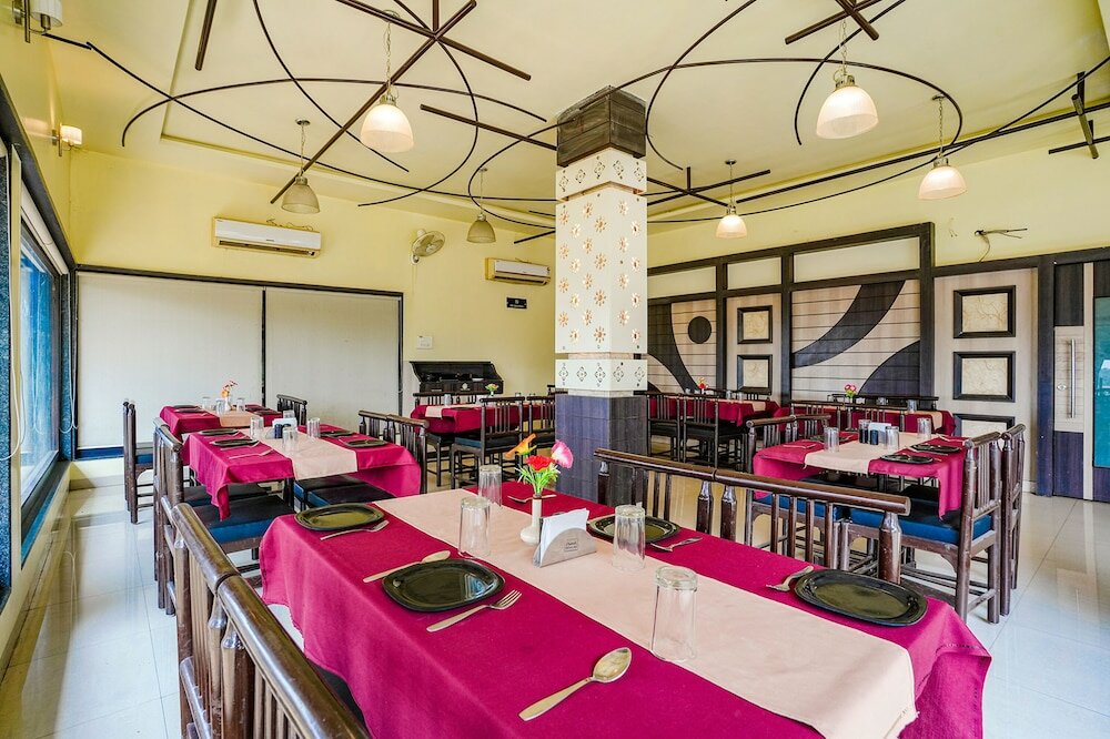 Фото Fabhotel Hi Way Resort