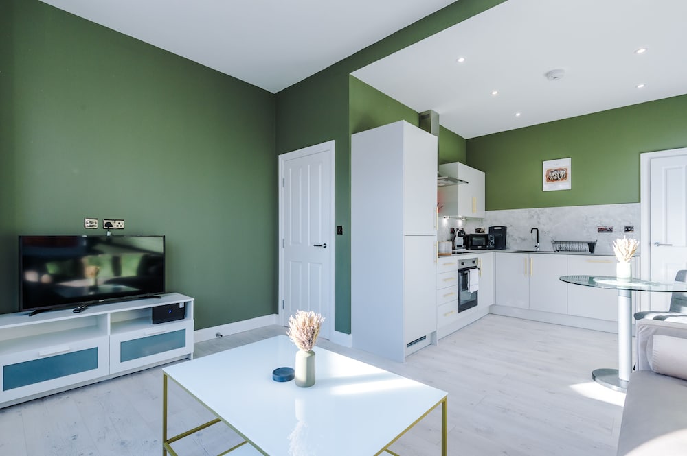 Фото Hilltop Serviced Apartments - Stockport