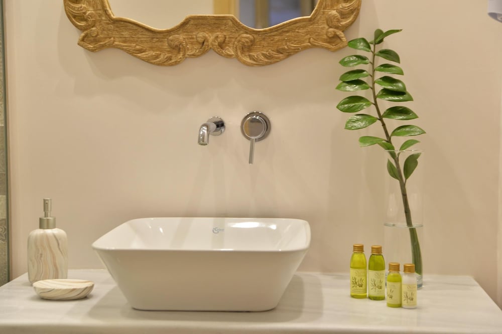 Фото Akrolithi Boutique Hotel