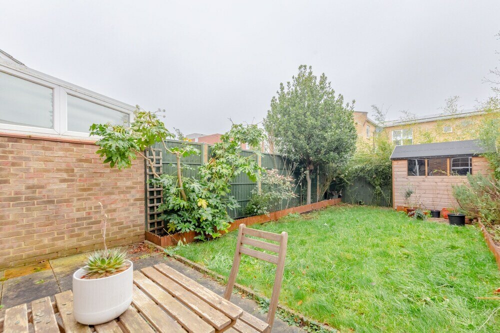 Фото Serene and Spacious 2 Bedroom House in South Wimbledon