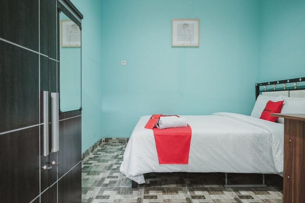 Фото RedDoorz near Rsud Koja