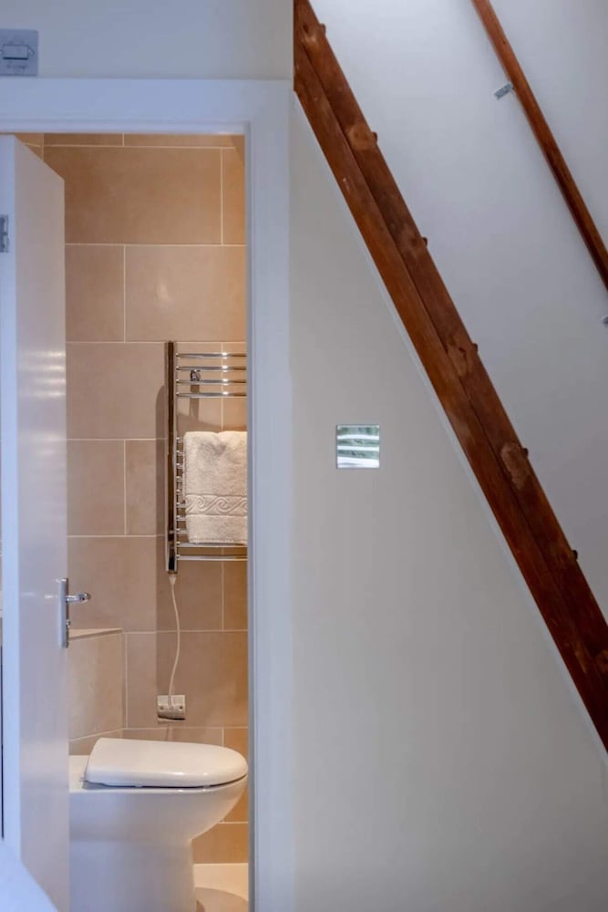 Фото Lovely 2 Bedroom Apartment With Great Transport Links