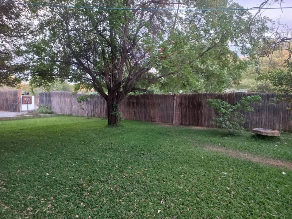 Фото Dithapi Cottages