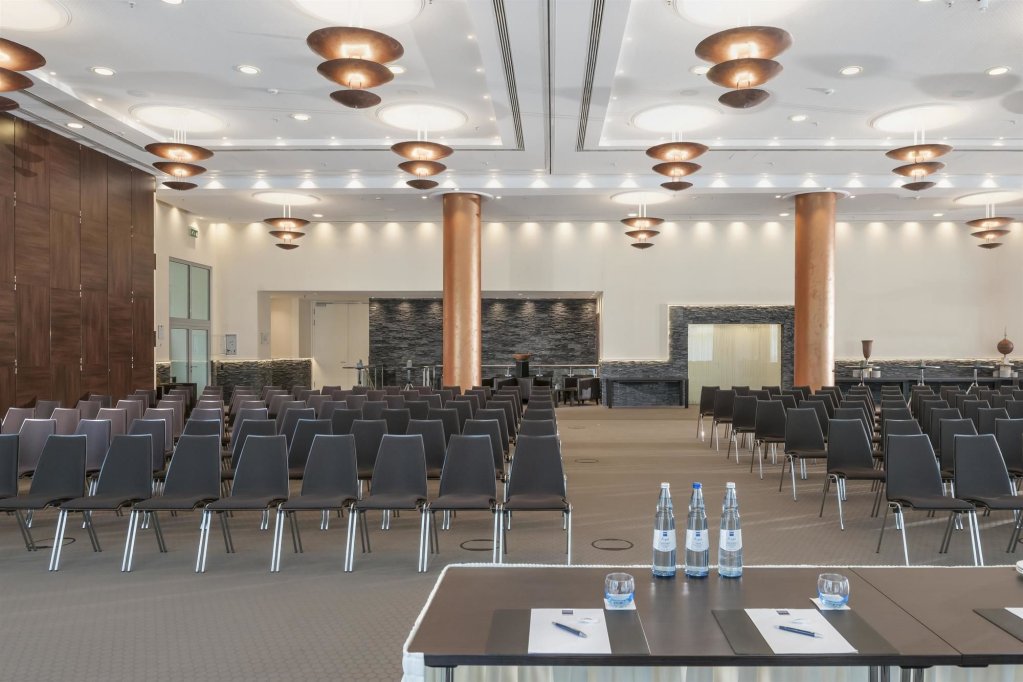 Фото Hotel Dorint An der Messe Koln