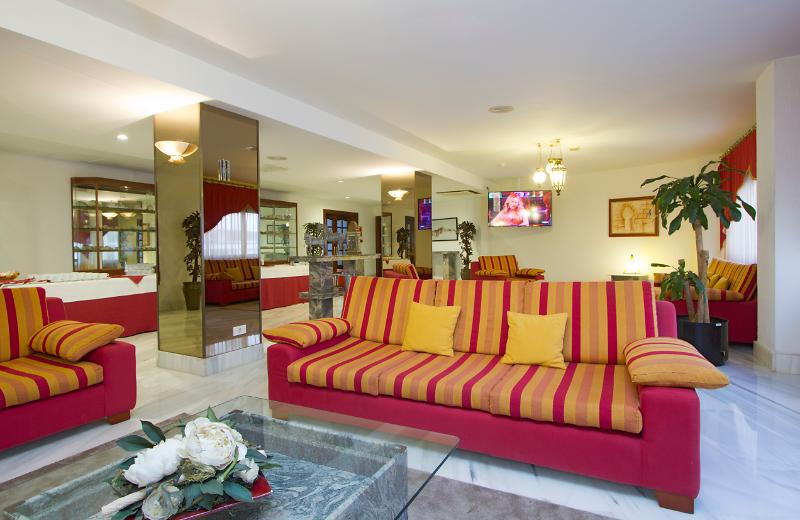 Фото Lancelot Hotel