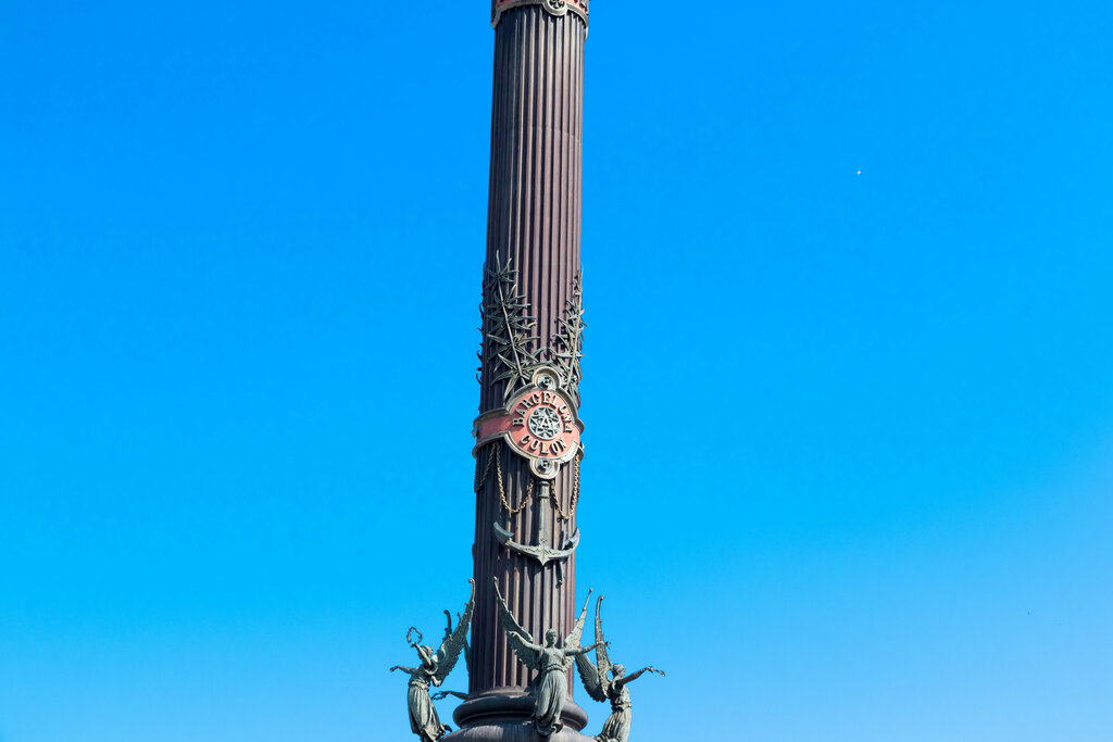 Genre sculpture Mirador de Colom, Barcelona, photo