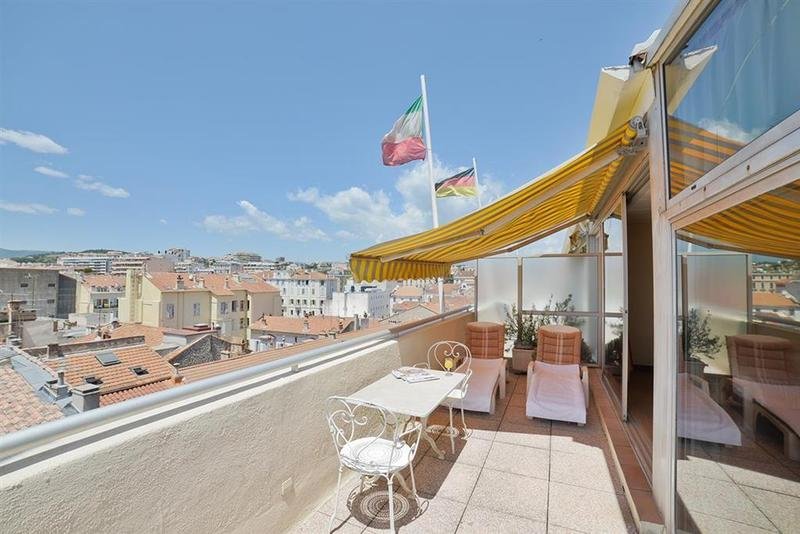 Фото Cannes Centre Univers