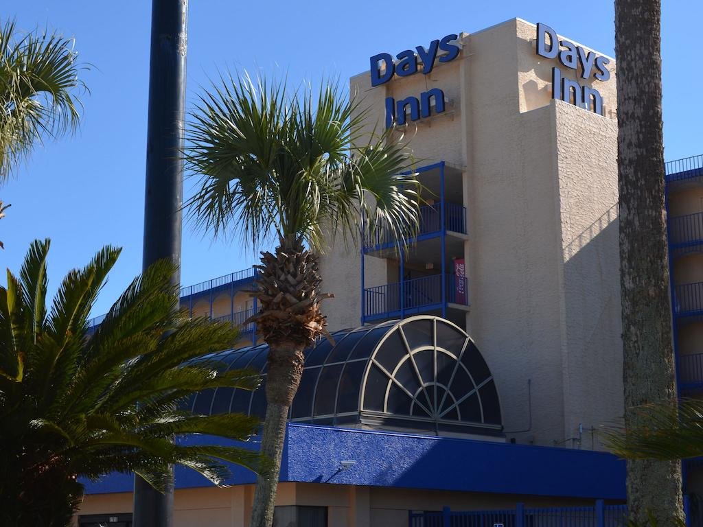 Фото Days Inn by Wyndham Panama City Beach/Ocean Front