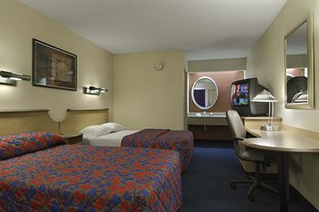 Фото Red Roof Inn Detroit - Farmington Hills