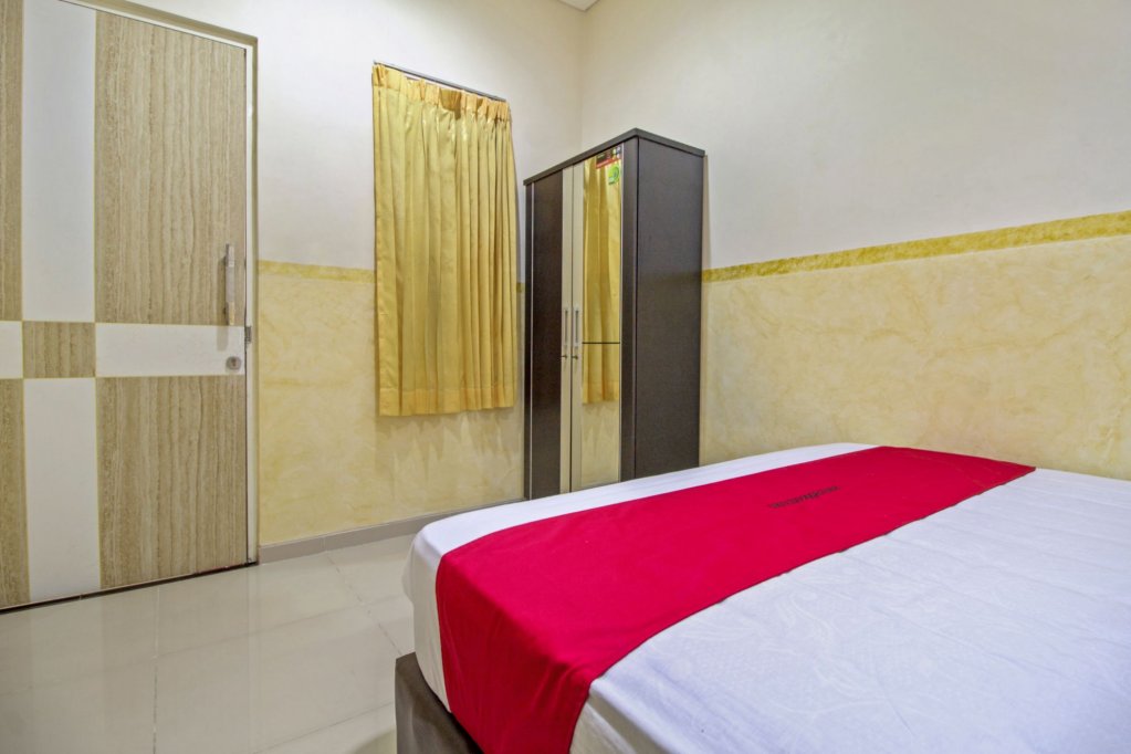 Фото Reddoorz near Gajah Mada Plaza 2