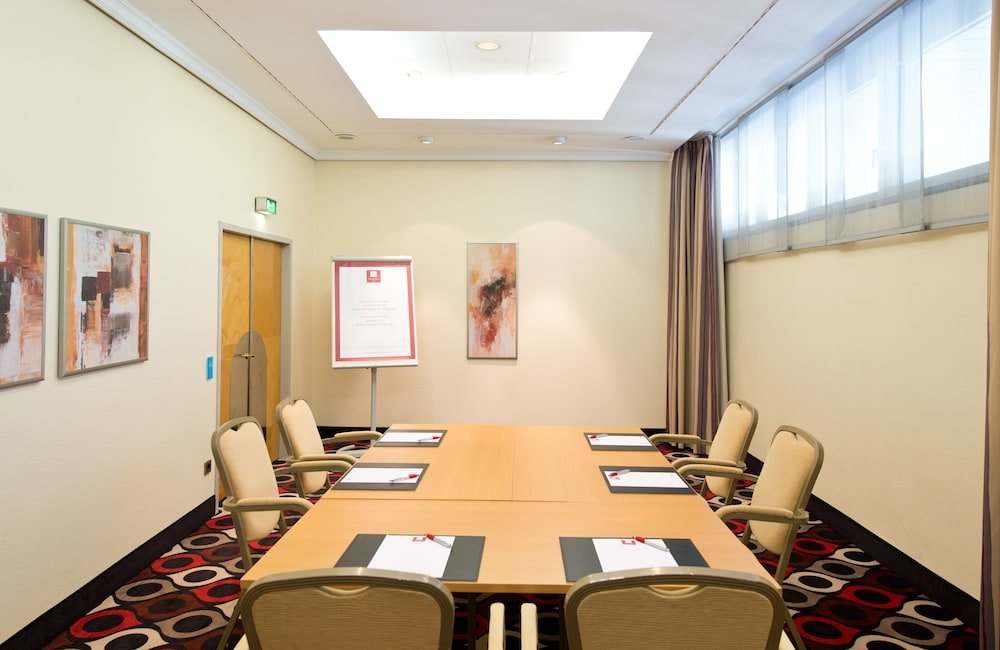 Фото Leonardo Hotel Munich Arabellapark