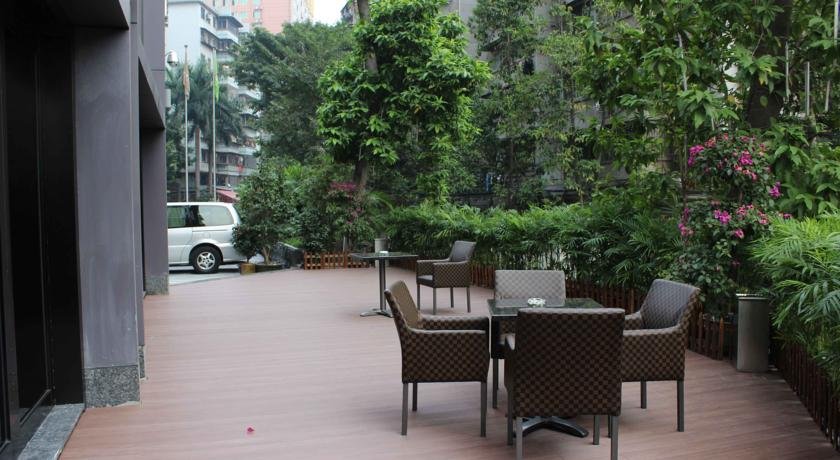 Фото La Perle International Hotel