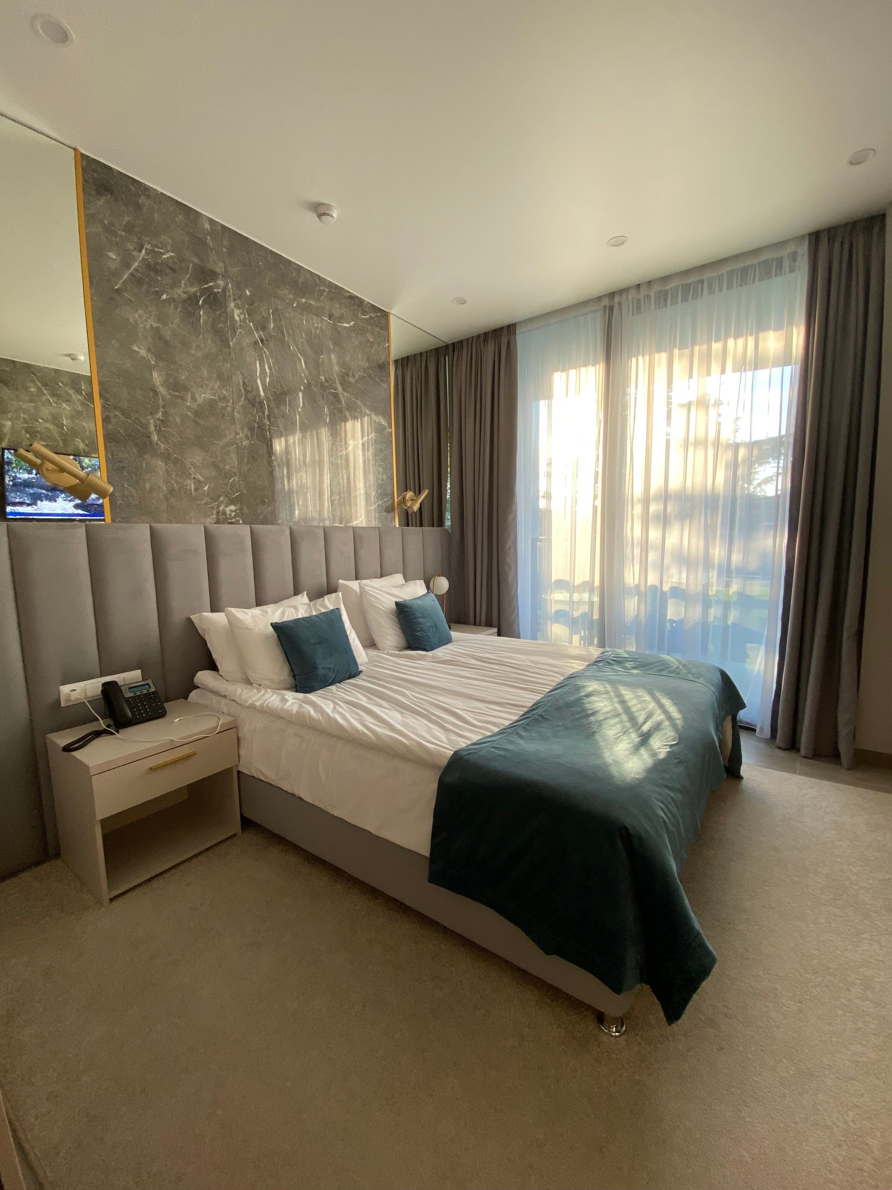 Фото Mirror Family