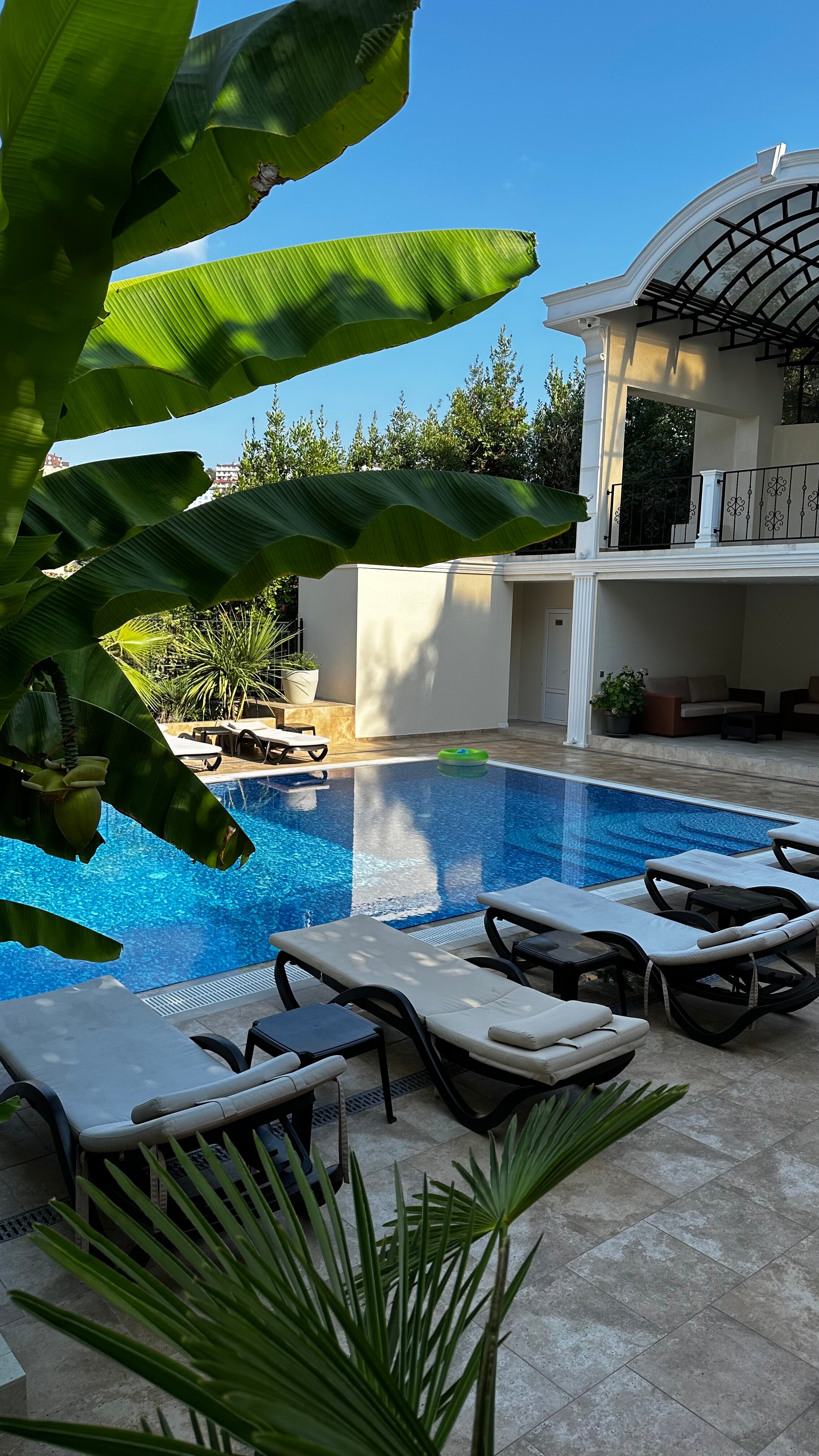 Фото The White Residence