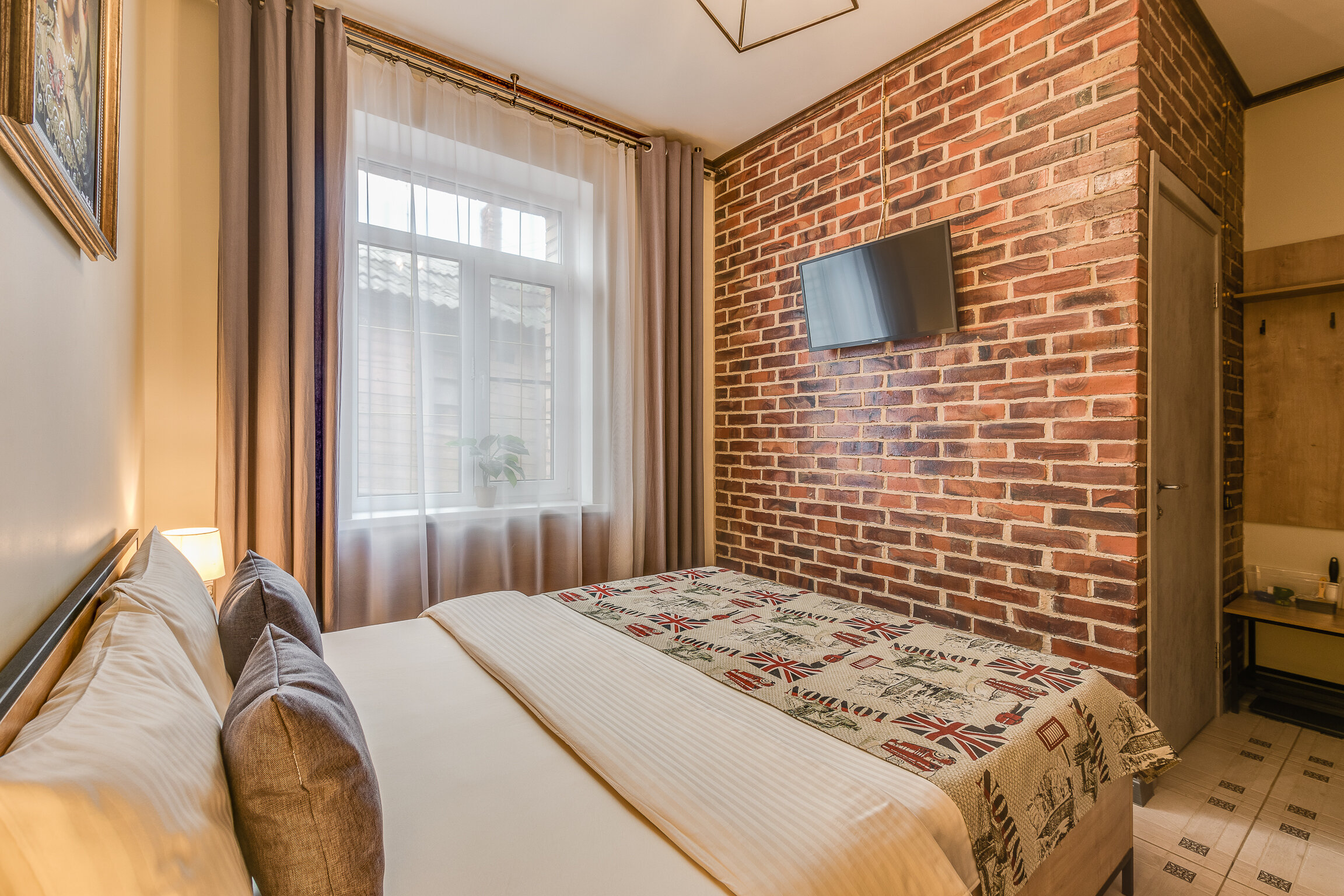 Фото Замок на Никольской