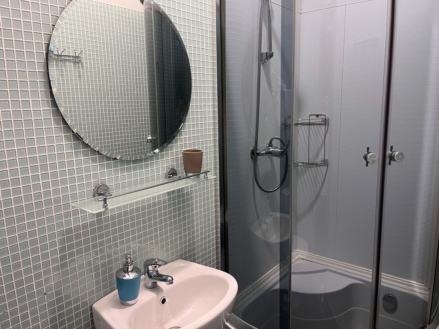 Фото Демократ