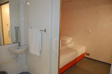 Фото EasyHotel London South Kensington