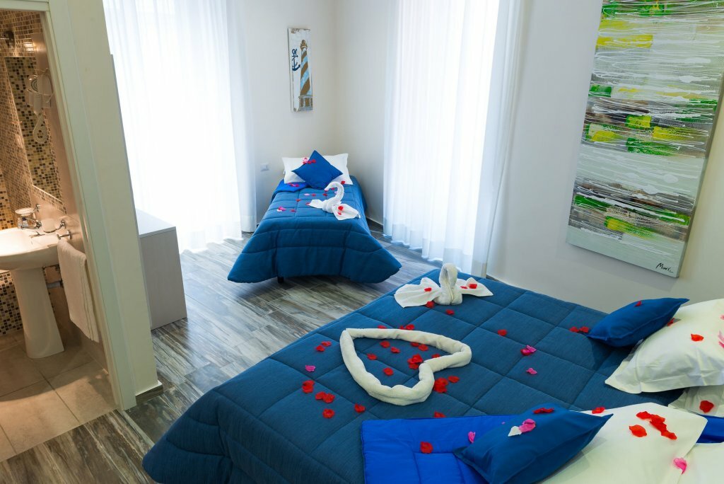 Фото Napoli's Gold Hotel