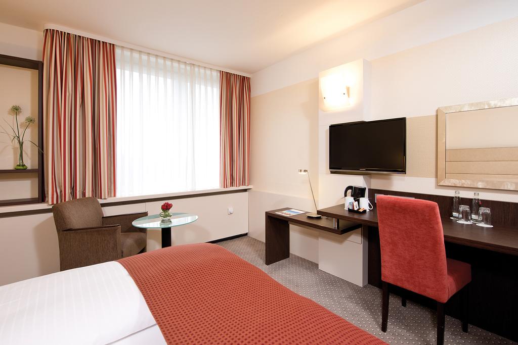 Фото Leonardo Hotel Munich Arabellapark