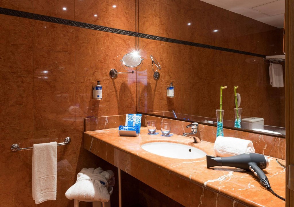 Фото Hotel Valencia Oceanic Affiliated by Meliá