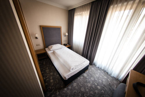 Фото Townhouse Hotel