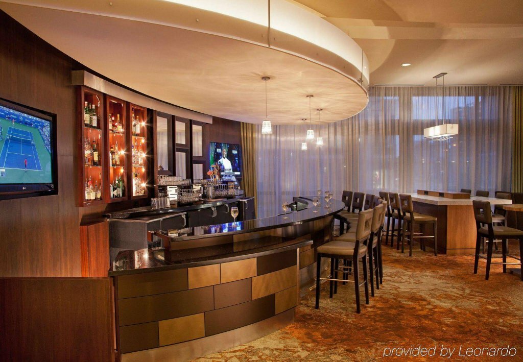 Фото Courtyard by Marriott Seattle Bellevue/Downtown