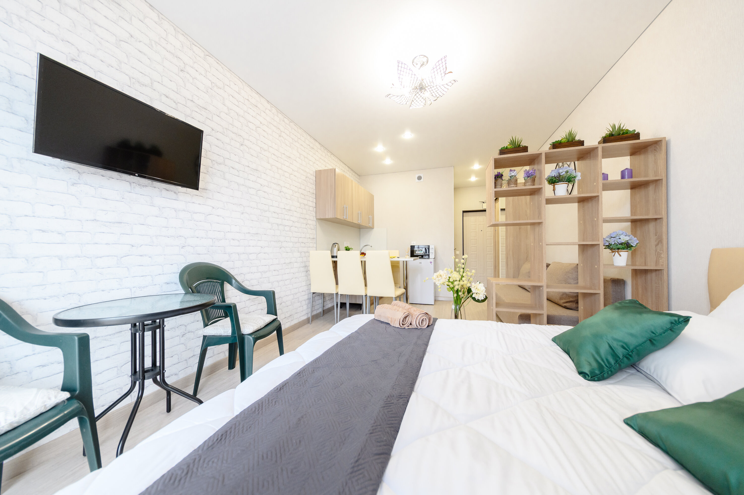 Фото Апартаменты на Счастливом переулке 26 от LetoApart