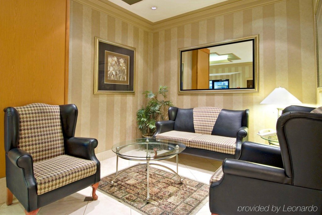 Фото Holiday Inn Express Vancouver-Metrotown