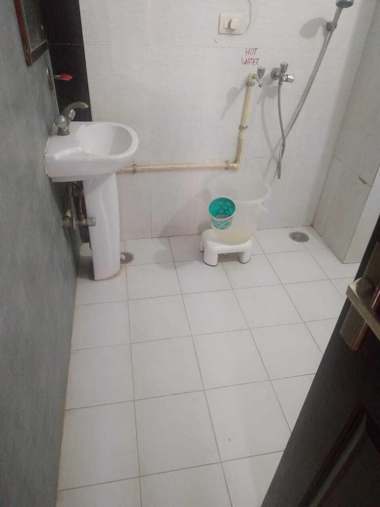 Фото Adb Rooms Knights Inn