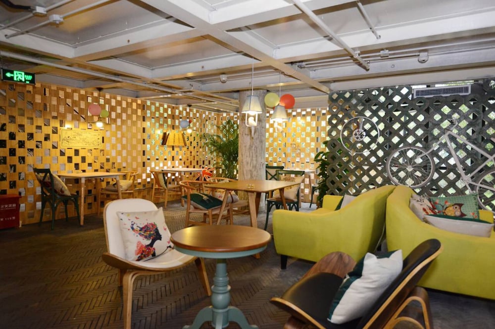 Фото J Trip Youth Hostel