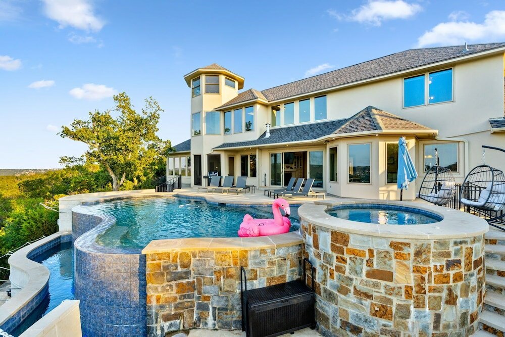 Фото Hillside Infinity Pool Retreat