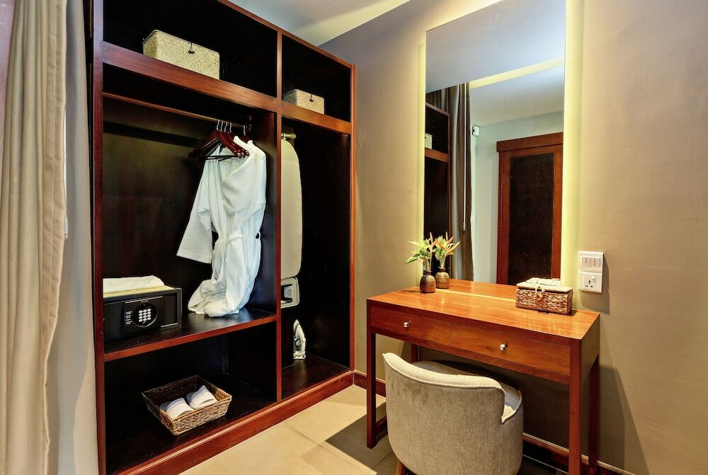 Фото Indra Hotel