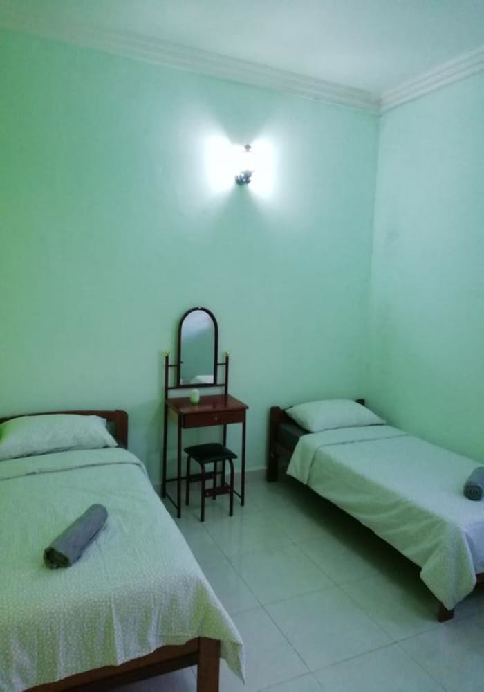 Фото Hotel by Lawang Suites