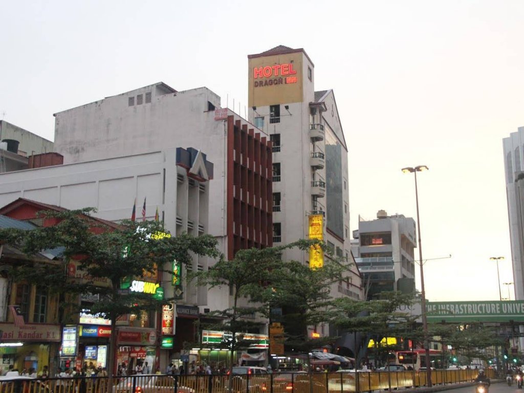 Фото Oyo 615 Dragon Inn Premium Hotel