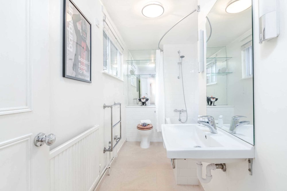 Фото Bright Bayswater Apartment