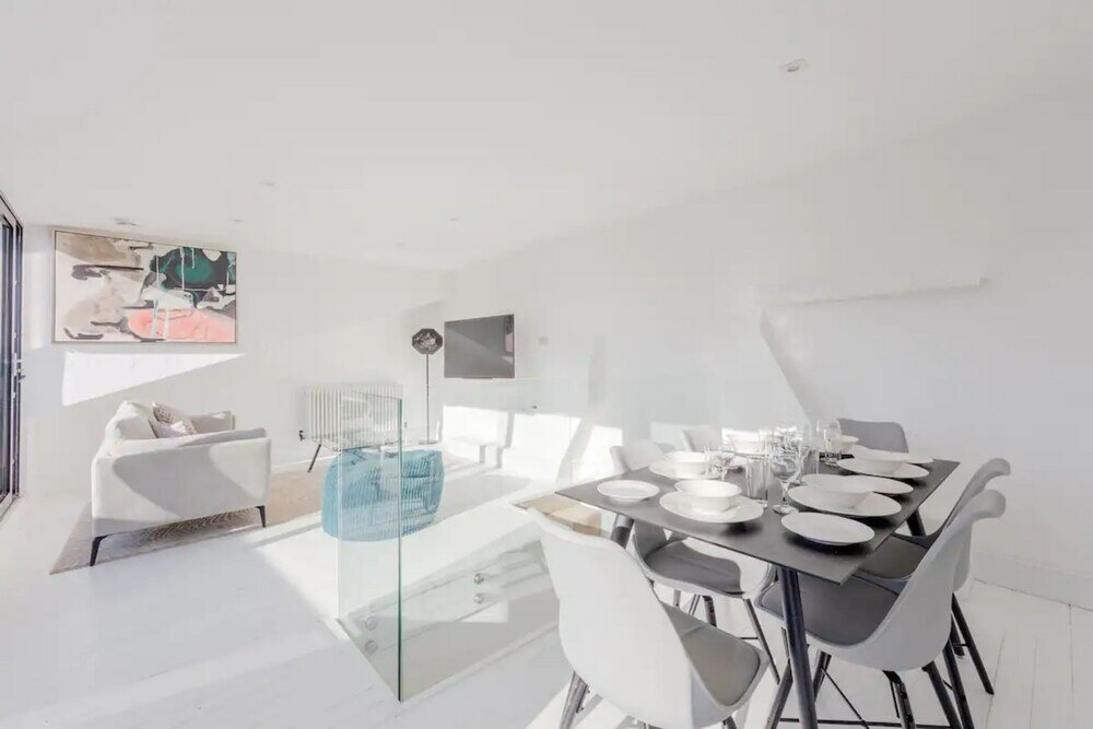 Фото Unique and Sun Filled 2 Bedroom Flat With Balcony -hackney
