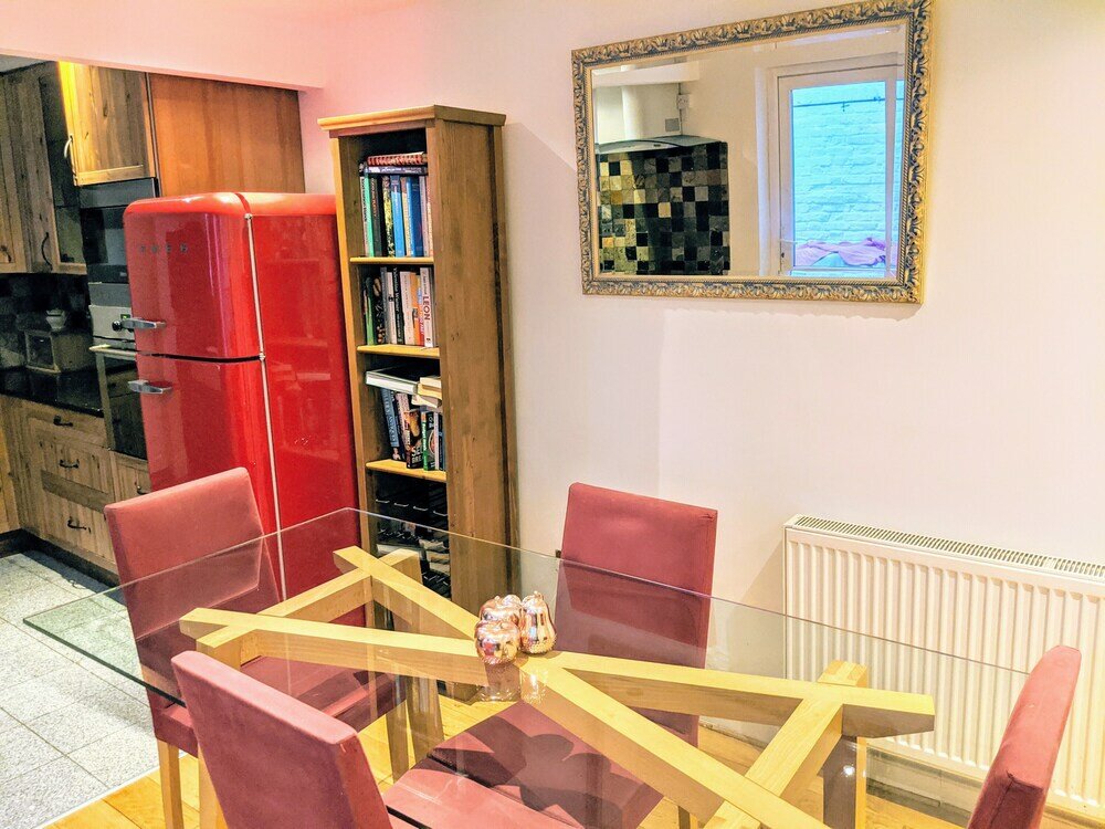 Фото Highbury House Apartment