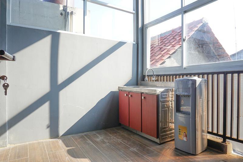 Фото Residences by RedDoorz near Kemang Square