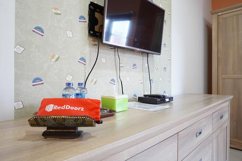 Фото Residences by RedDoorz near Kemang Square