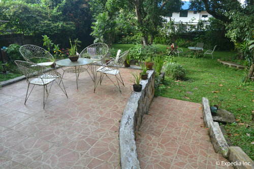 Гостиница Twin Pines Suites в Тагайтае