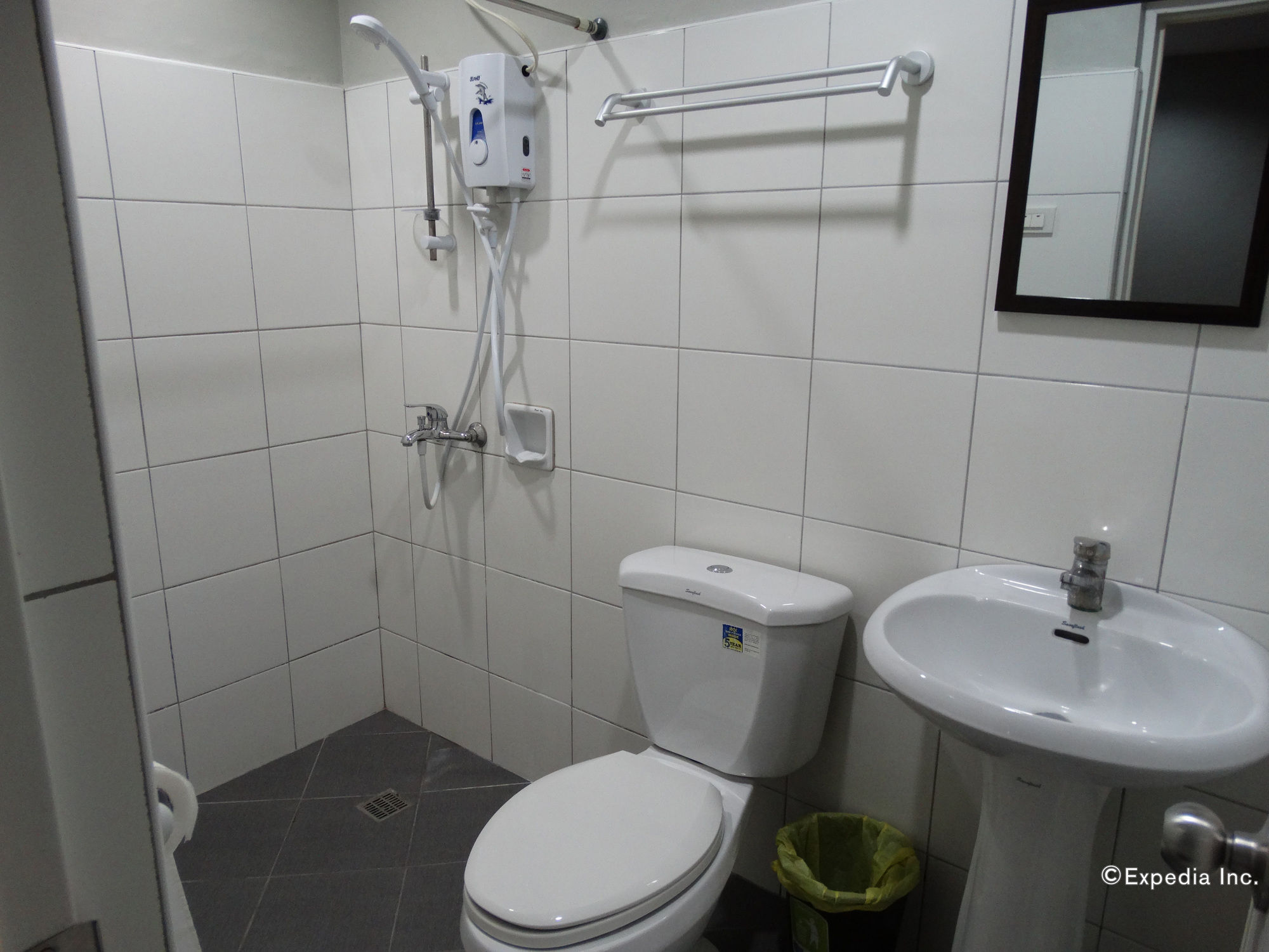 Фото Harbour Gardens Tourist Inn