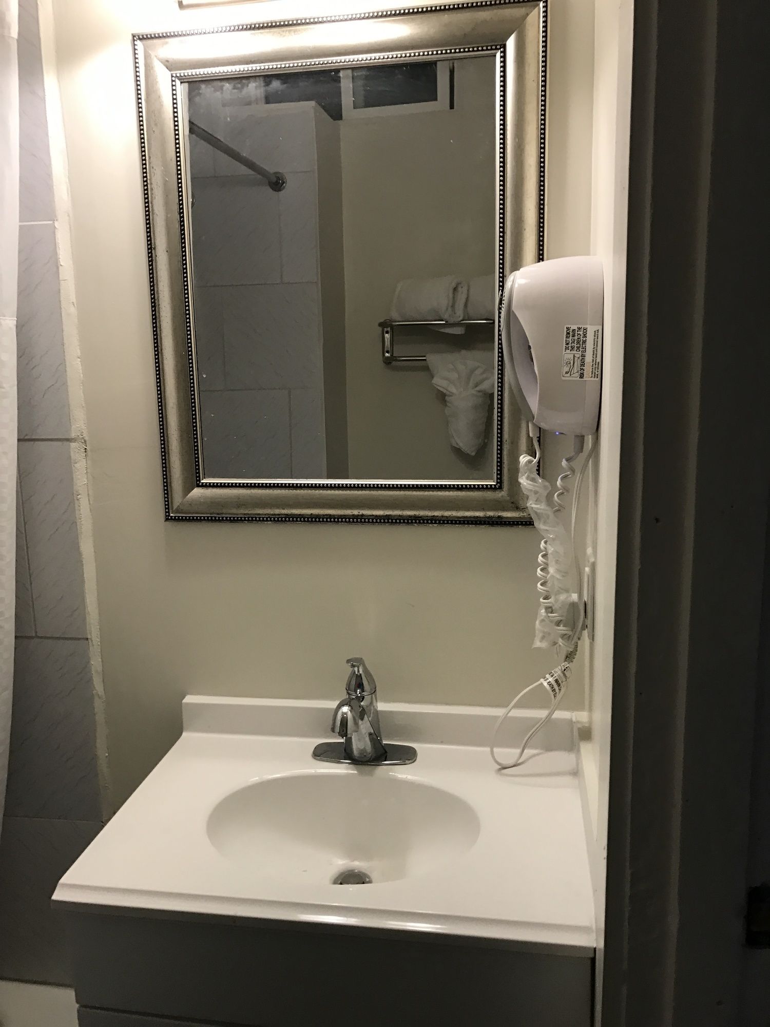 Фото Warfield Hotel