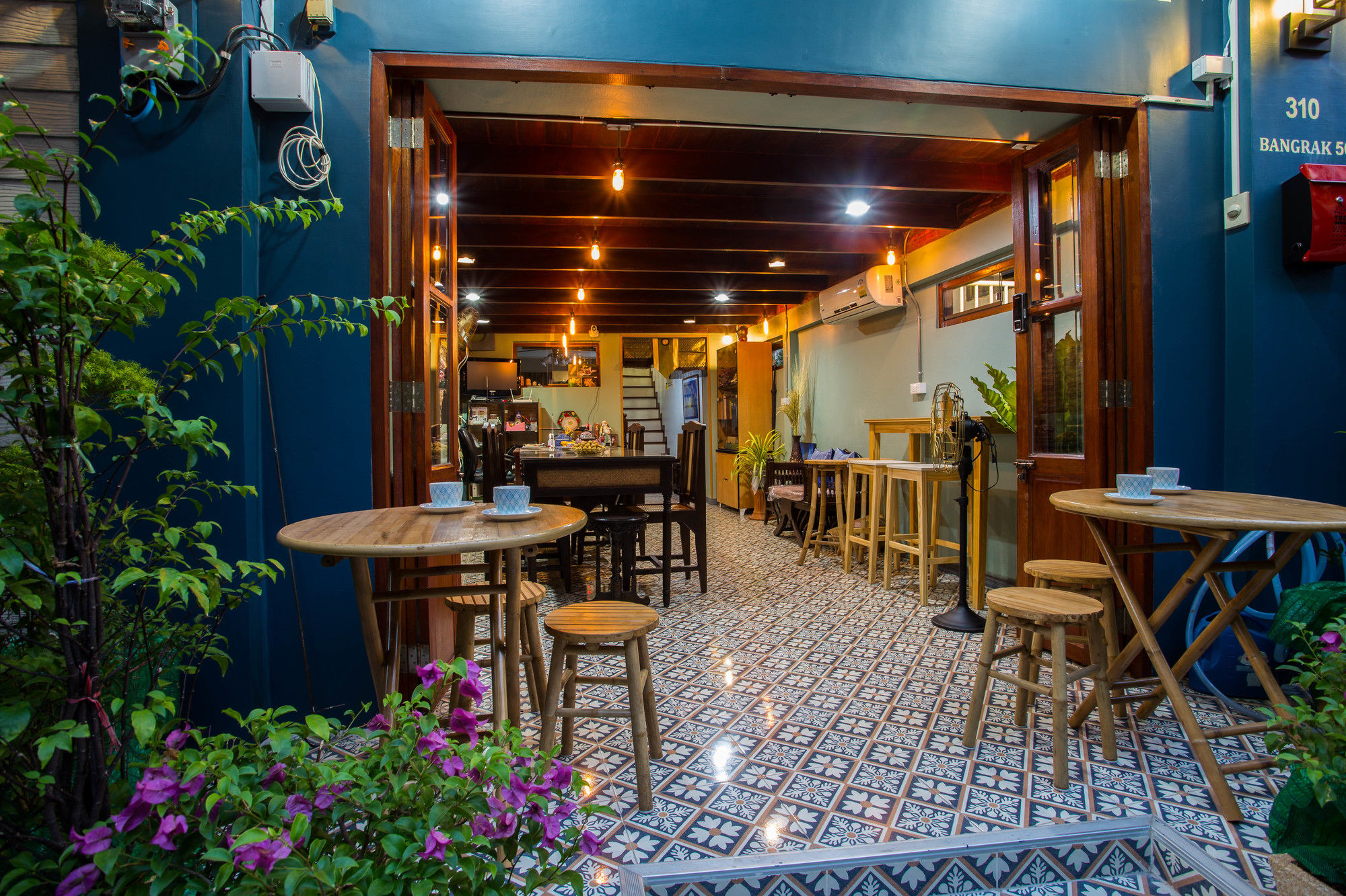 Фото Baan Gaysorn Hostel