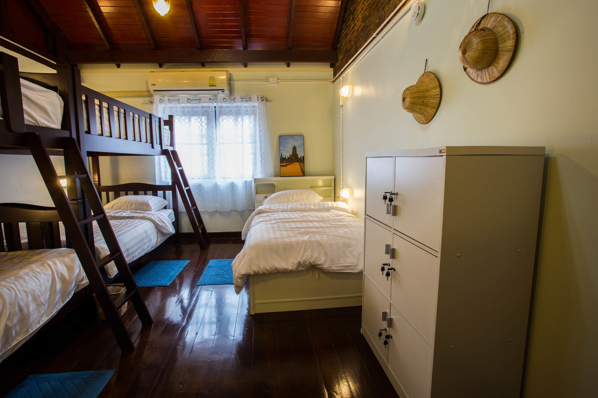 Фото Baan Gaysorn Hostel