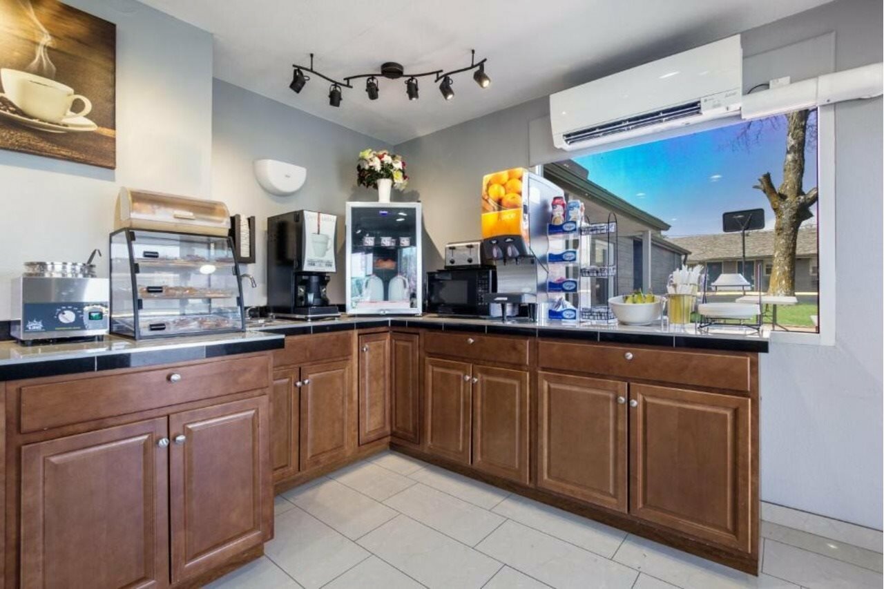 Фото Knights Inn & Suites Salem, In