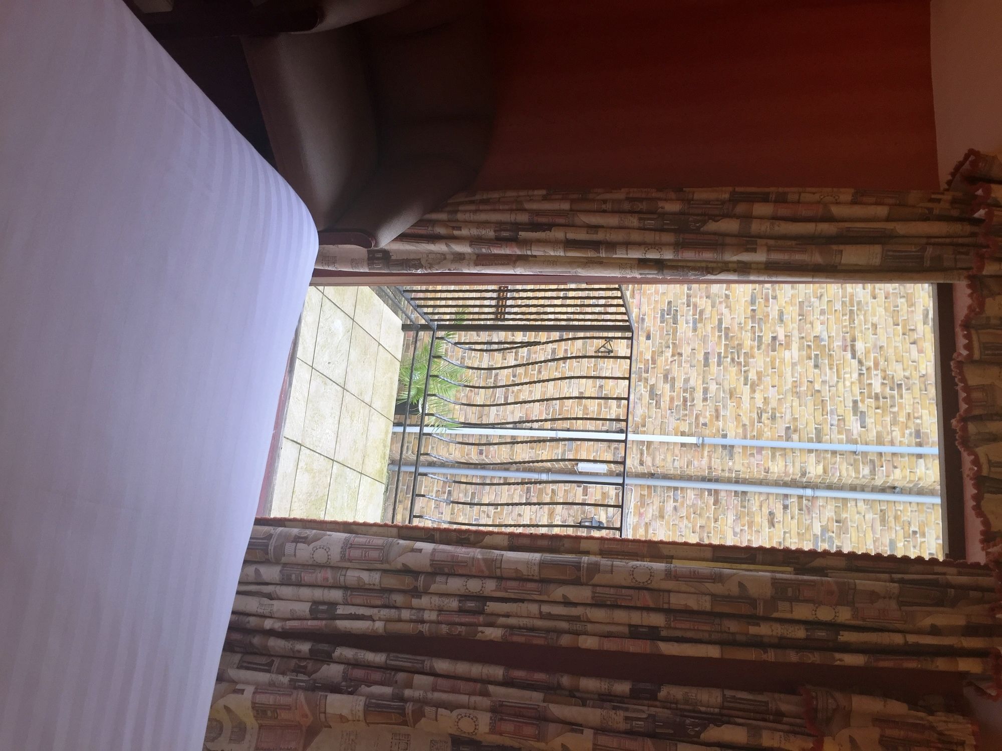 Фото Cotswold Lodge Hotel