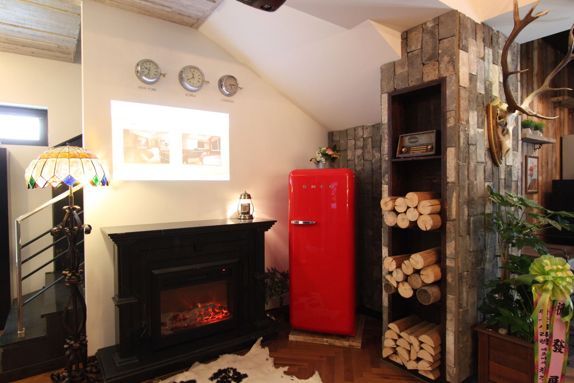 Фото February Hotel Hwanggeum