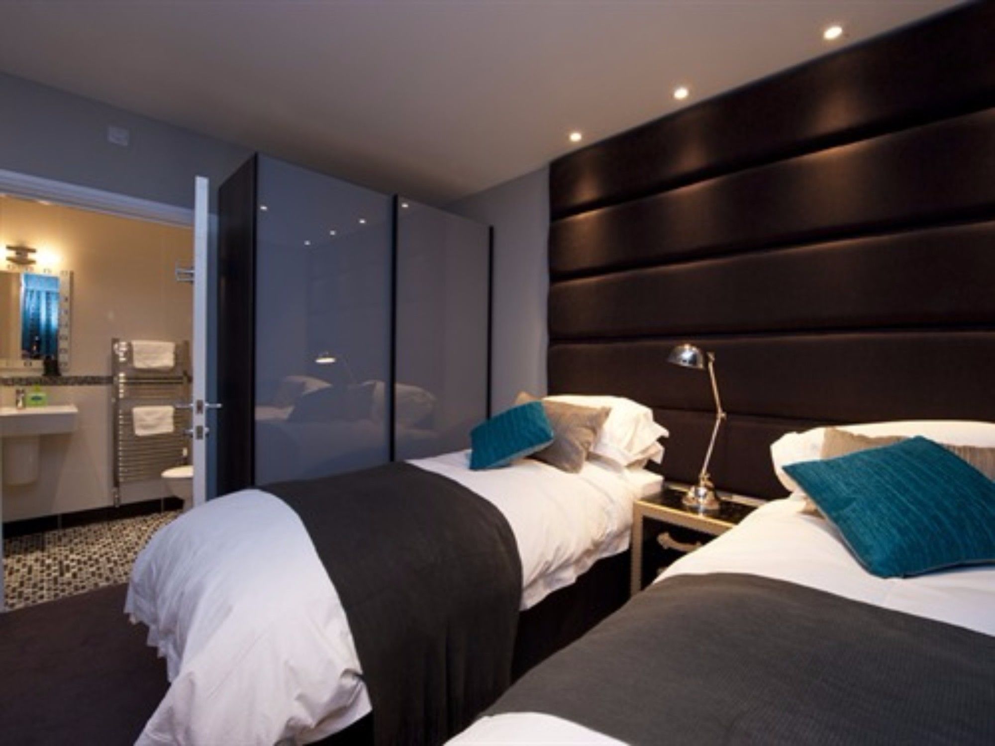 Фото The Copper Horse Cottages