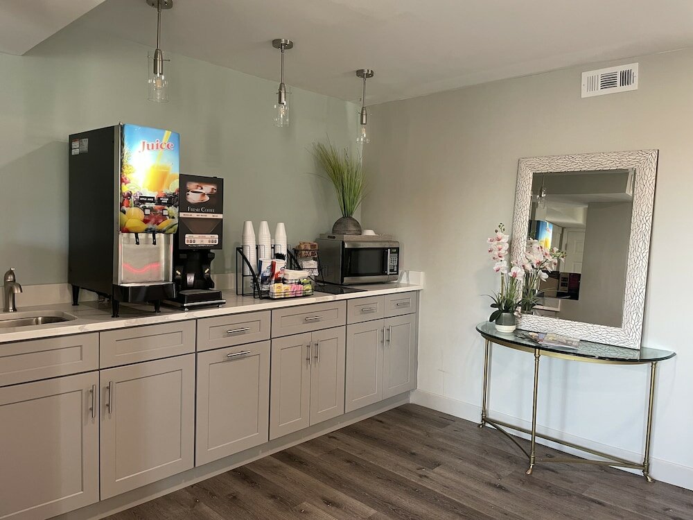 Фото Quarters Inn & Suites